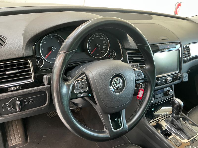 Volkswagen Touareg 3.0 V6 TDI BlueMotion Tech 2013 – снимка 39