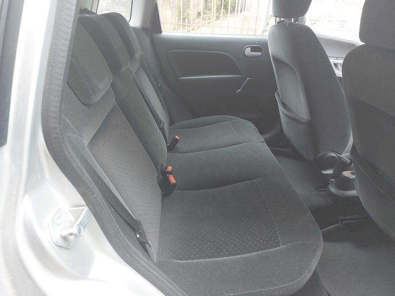 Ford Fiesta 1.4 Ghia 2004 – снимка 13