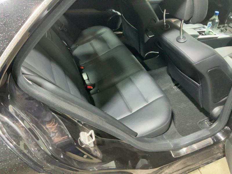 Mercedes-Benz C-Klasse C 350 CGI BlueEfficiency Avantgarde — zdjęcie 14