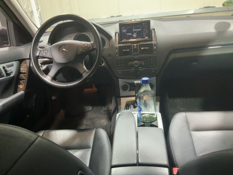 Mercedes-Benz C-Klasse C 350 CGI BlueEfficiency Avantgarde — zdjęcie 12