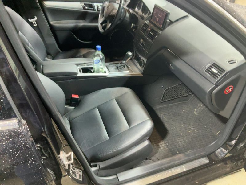 Mercedes-Benz C-Klasse C 350 CGI BlueEfficiency Avantgarde — zdjęcie 11