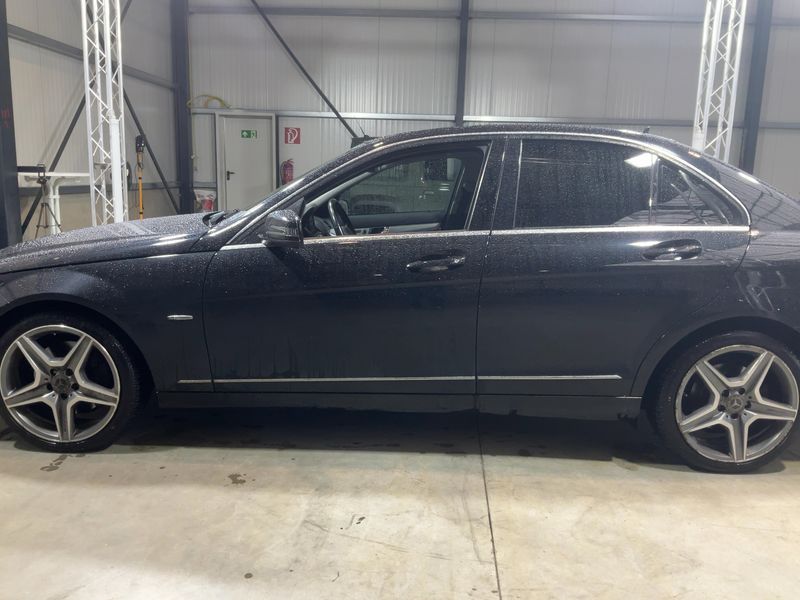 Mercedes-Benz C-Klasse C 350 CGI BlueEfficiency Avantgarde — zdjęcie 4