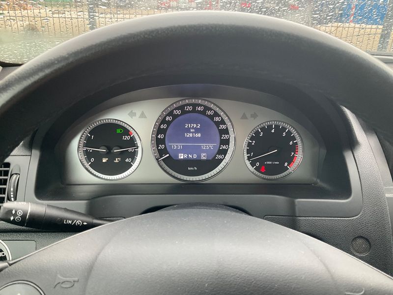 Mercedes-Benz C-Klasse C 350 CGI BlueEfficiency Avantgarde — zdjęcie 13