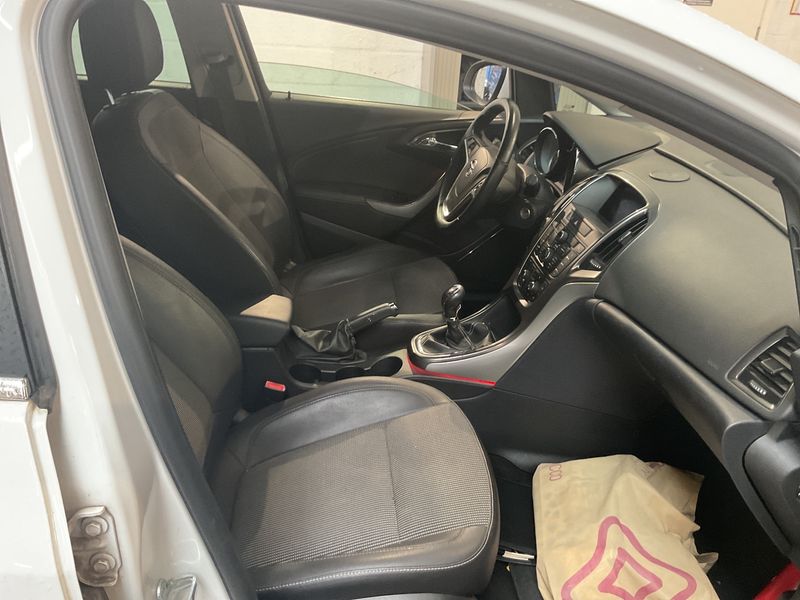 Opel Astra 1.7 CDTI Innovation — zdjęcie 3