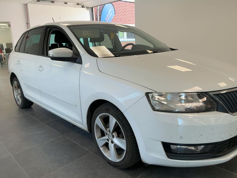 Skoda Rapid Spaceback 1.4 TDI Ambition — zdjęcie 8