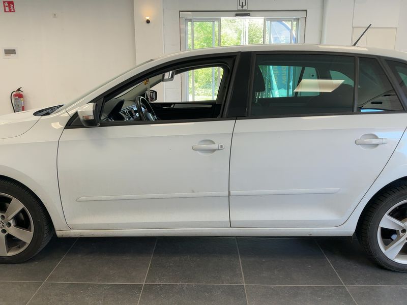 Skoda Rapid Spaceback 1.4 TDI Ambition — zdjęcie 4