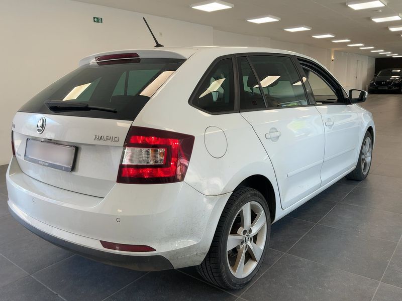 Skoda Rapid Spaceback 1.4 TDI Ambition — zdjęcie 6