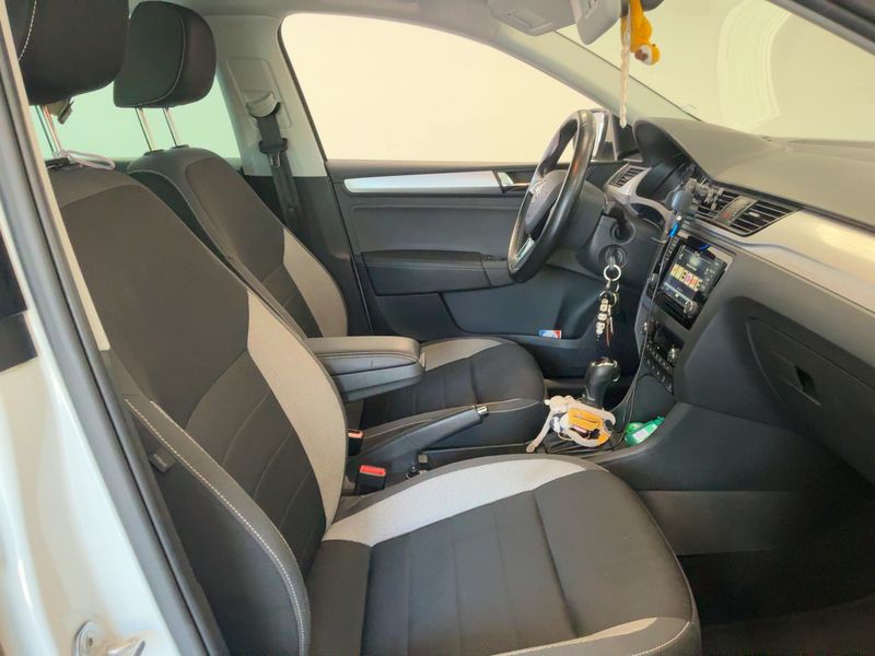 Skoda Rapid Spaceback 1.4 TDI Ambition — zdjęcie 11