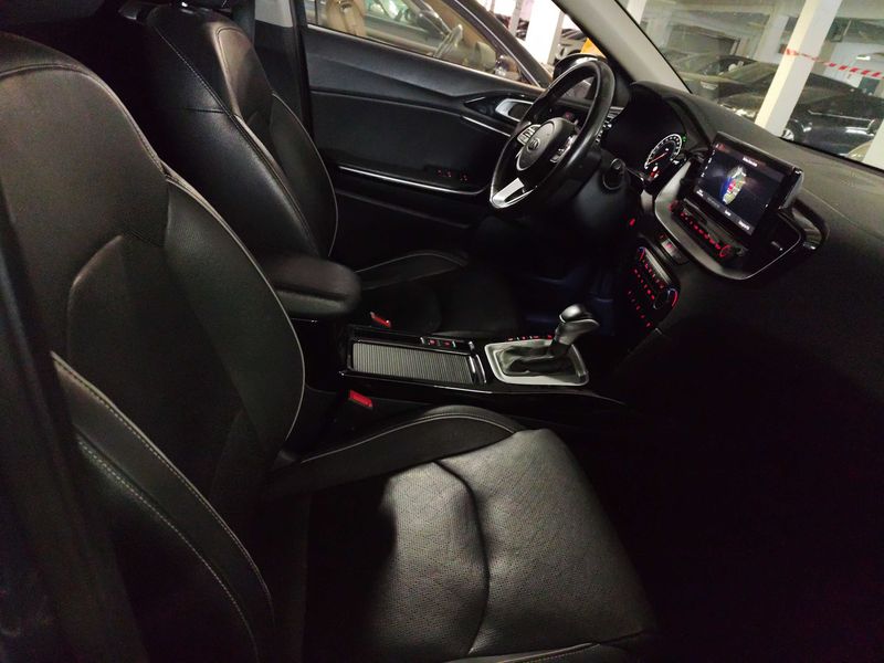 Kia XCeed 1.6 CRDi Mild-Hybrid Emotion — zdjęcie 10