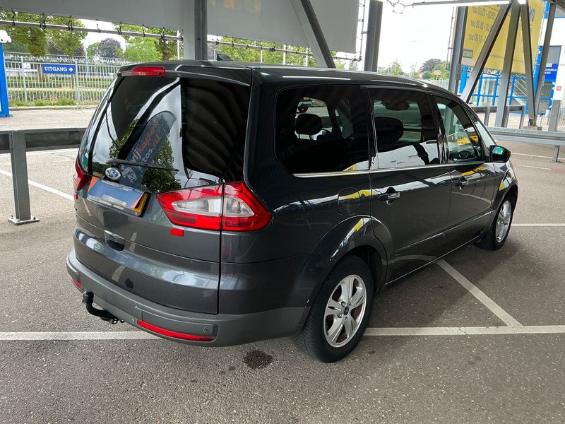 Ford Galaxy 2.0 Ghia — zdjęcie 2