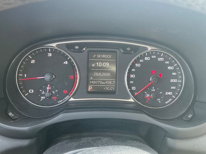 Audi A1 Sportback 1.6 TDI Attraction 2013 – снимка 18