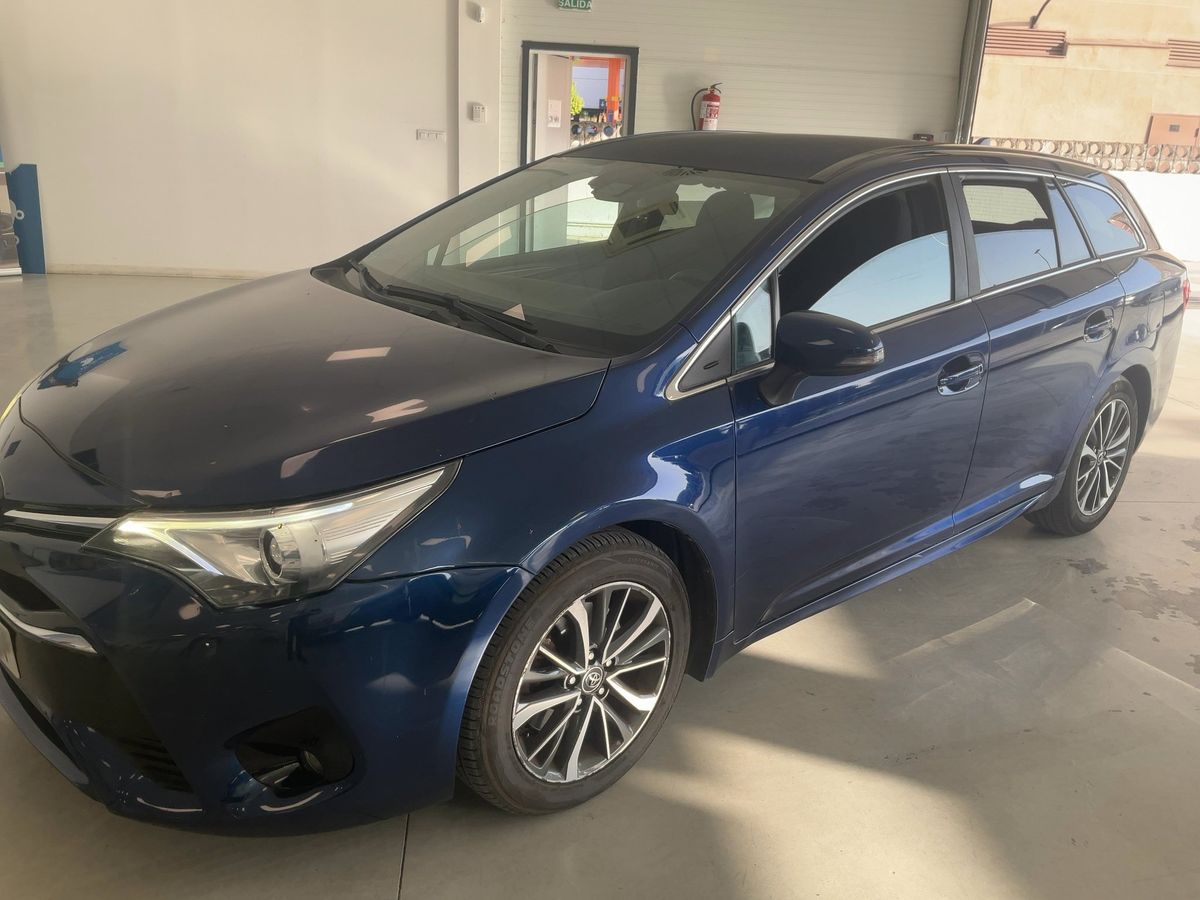 Toyota Avensis 2015