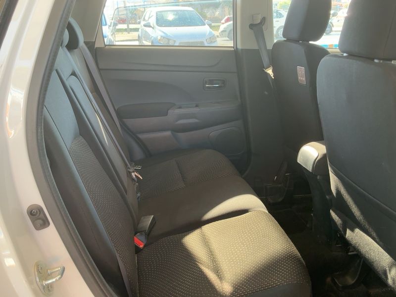 Mitsubishi ASX 1.6 DI-D Motion 2WD — zdjęcie 14