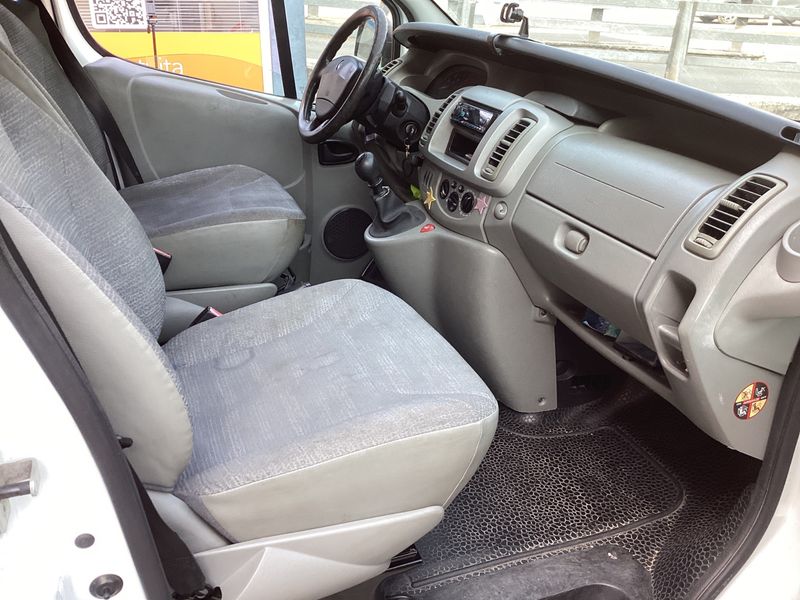 Renault Trafic 2.5 dCi L1H1 2,9t teilverglast — zdjęcie 3