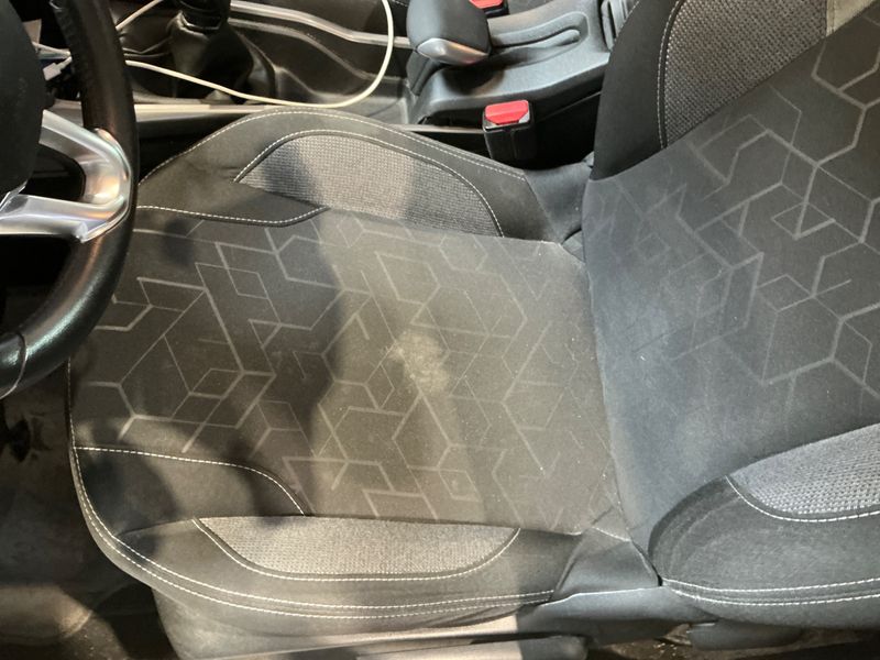 Peugeot 2008 1.5 Blue-HDi Active 2019 – снимка 22