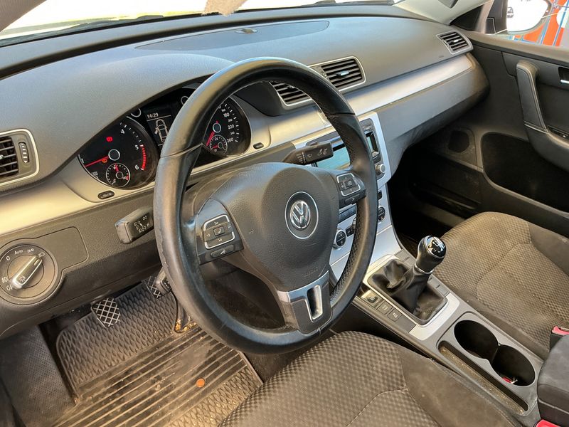 Volkswagen Passat 1.6 TDI Edition BlueMotion Tech 2013 – снимка 26
