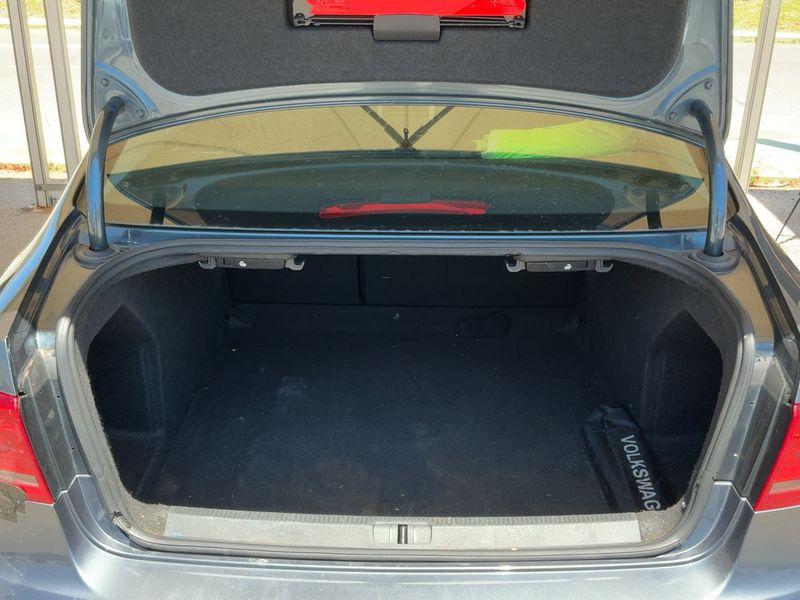 Volkswagen Passat 1.6 TDI Edition BlueMotion Tech 2013 – снимка 15