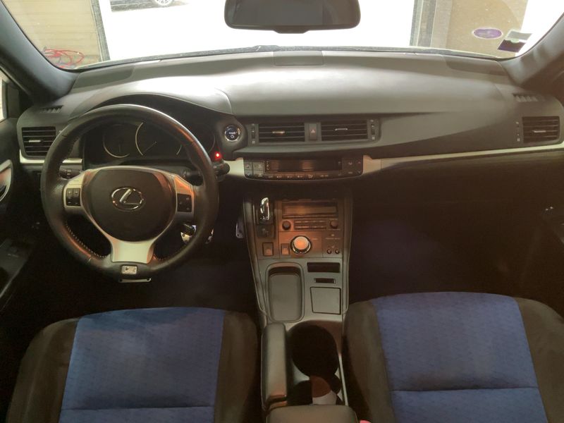 Lexus CT-Serie CT 200h F SPORT — zdjęcie 12