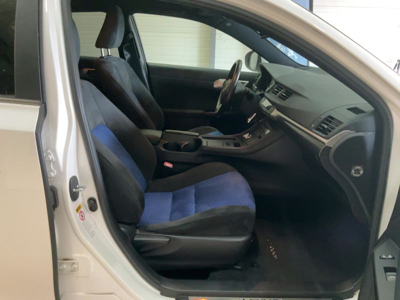 Lexus CT-Serie CT 200h F SPORT — zdjęcie 11