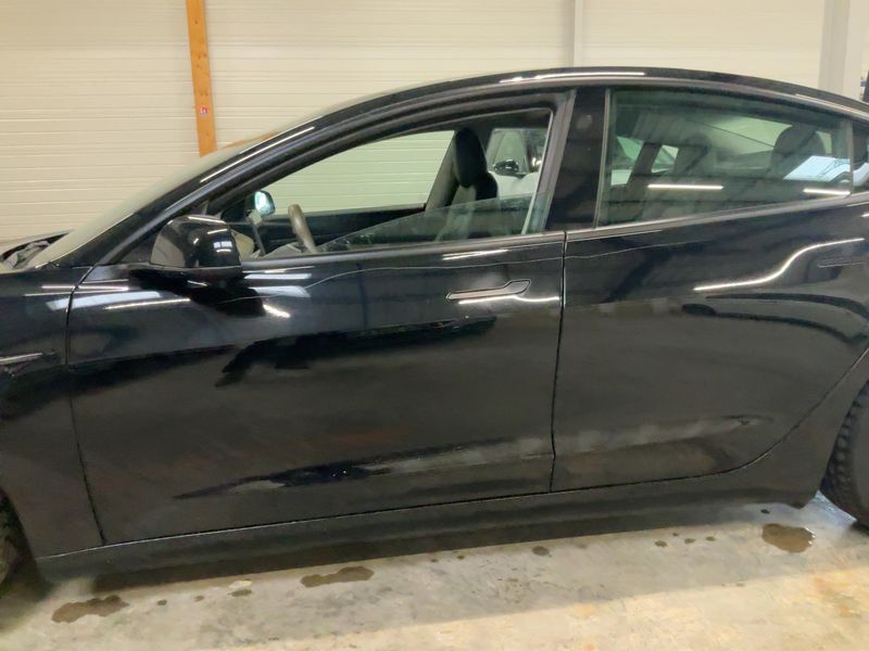 Tesla Model 3 Standard Range Plus — zdjęcie 4