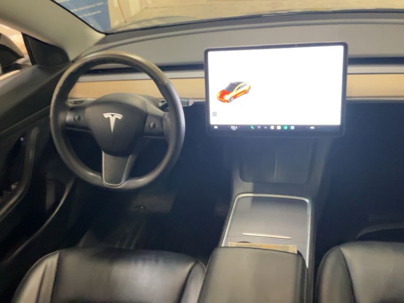 Tesla Model 3 Standard Range Plus — zdjęcie 12