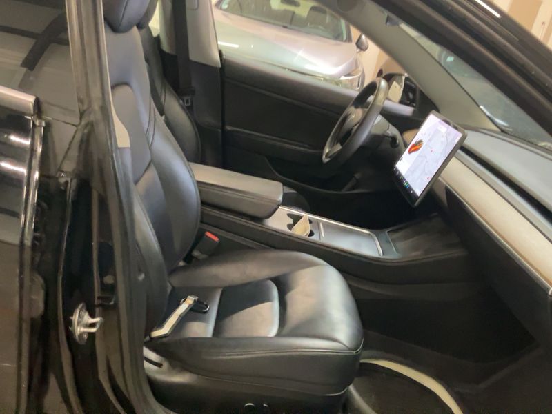 Tesla Model 3 Standard Range Plus — zdjęcie 11