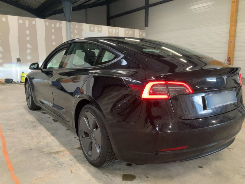 Tesla Model 3 Standard Range Plus — zdjęcie 3