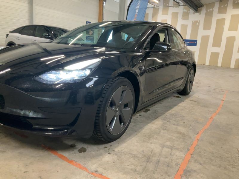 Tesla Model 3 Standard Range Plus — zdjęcie 2