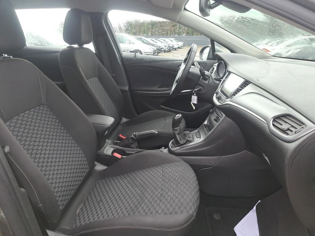 Opel Astra 2018 — photo 10