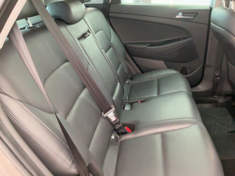 Hyundai Tucson 1.6 Advantage blue 2WD — zdjęcie 14