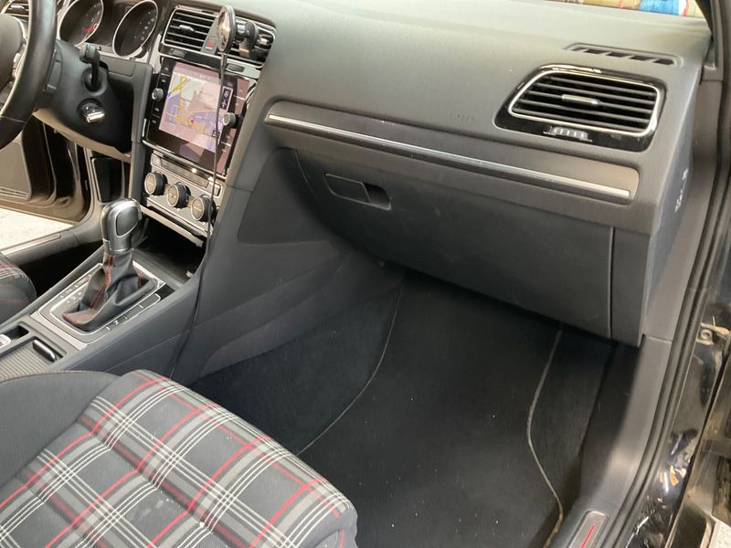 Volkswagen Golf VII 2.0 TSI GTI BlueMotion Tech 2017 – снимка 26