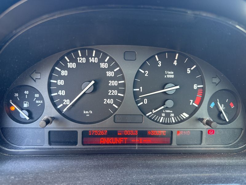 BMW X5 4.4i — zdjęcie 12