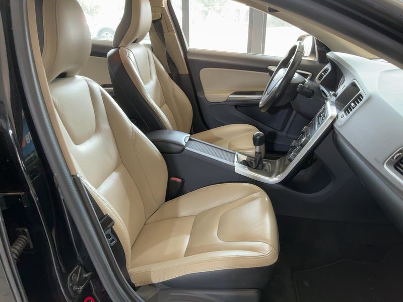 Volvo V60 2.0 D3 Xenium — zdjęcie 11