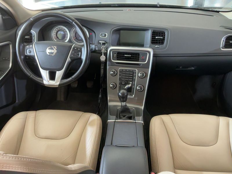 Volvo V60 2.0 D3 Xenium — zdjęcie 12
