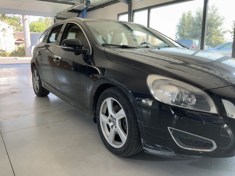 Volvo V60 2.0 D3 Xenium — zdjęcie 8