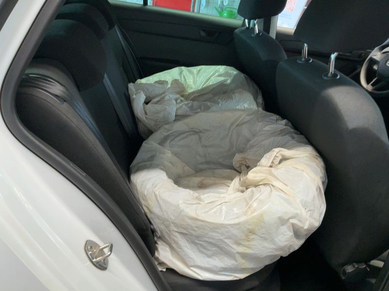 Skoda Fabia 1.0 MPI Active — zdjęcie 14