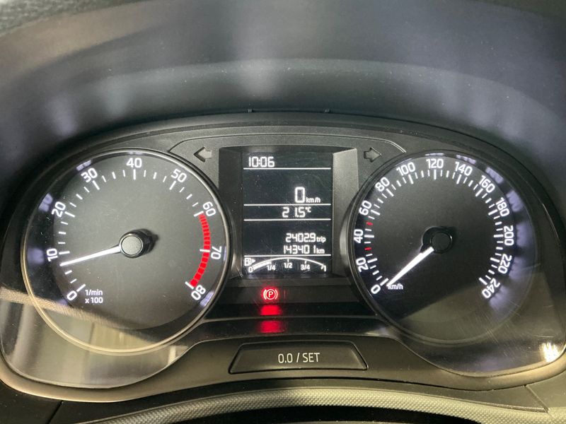 Skoda Fabia 1.0 MPI Active — zdjęcie 13