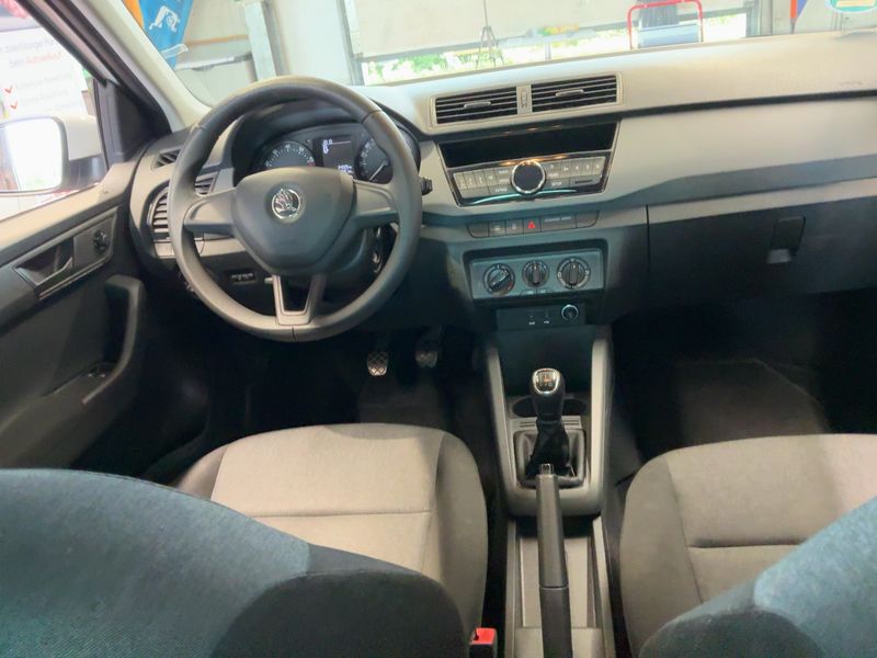 Skoda Fabia 1.0 MPI Active — zdjęcie 12