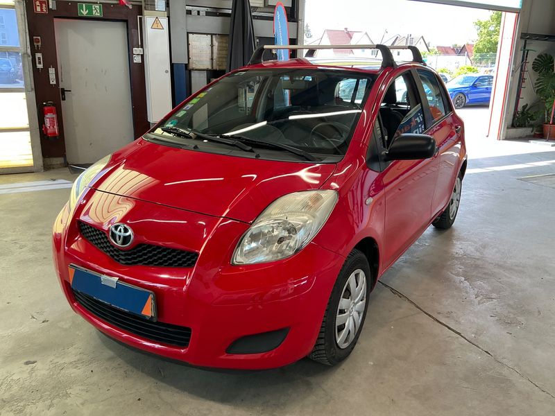 Toyota Yaris 1.0 VVT-i — zdjęcie 1
