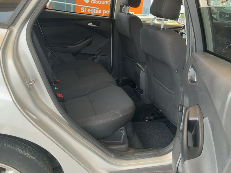 Ford Focus 1.5 TDCi Business — zdjęcie 14