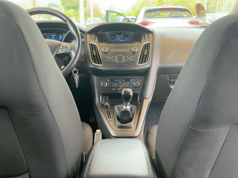 Ford Focus 1.5 TDCi Business — zdjęcie 12
