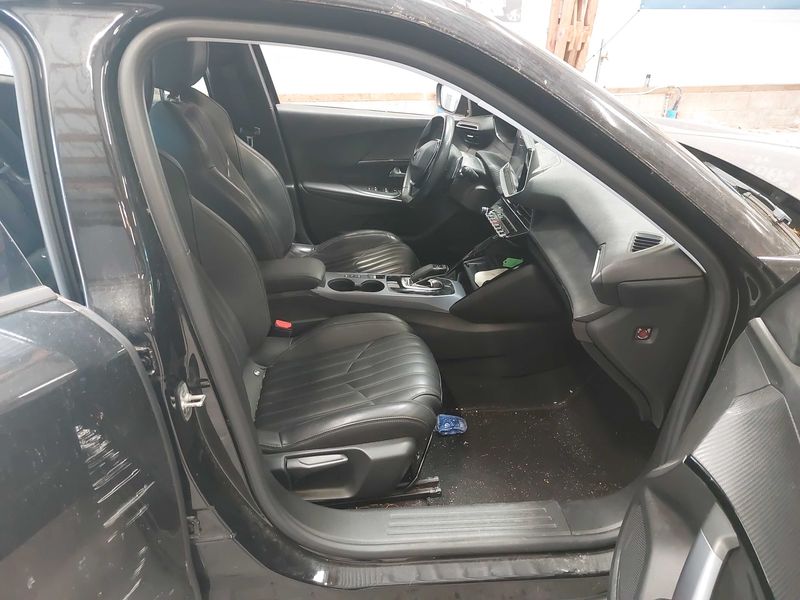 Peugeot 2008 1.2 PureTech Allure 2020 – снимка 10