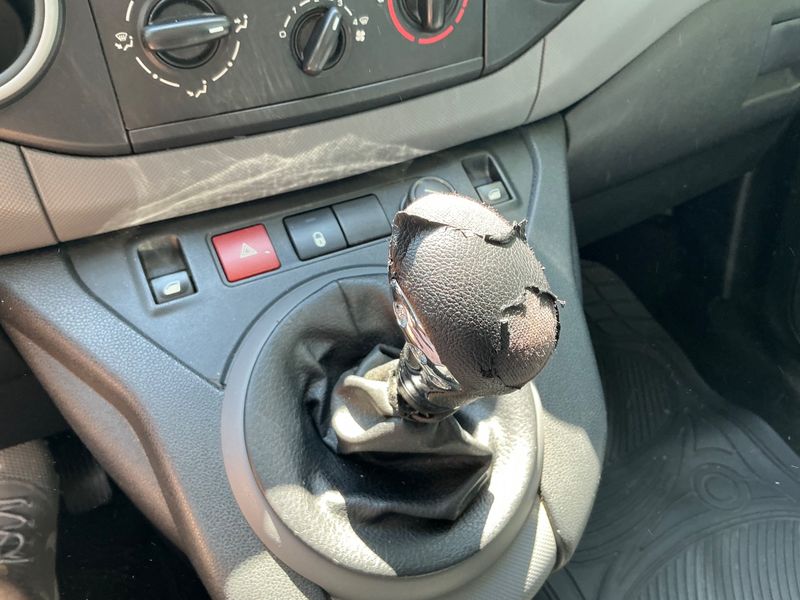Peugeot Partner 1.6 HDi Confort 2009 – снимка 38