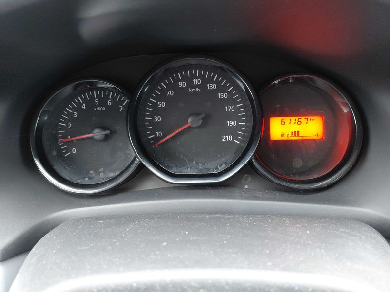 Dacia Sandero 1.2 Essentiel — zdjęcie 12