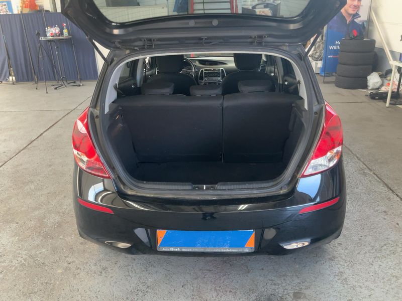 Hyundai i20 1.4 Comfort 2014 – снимка 15