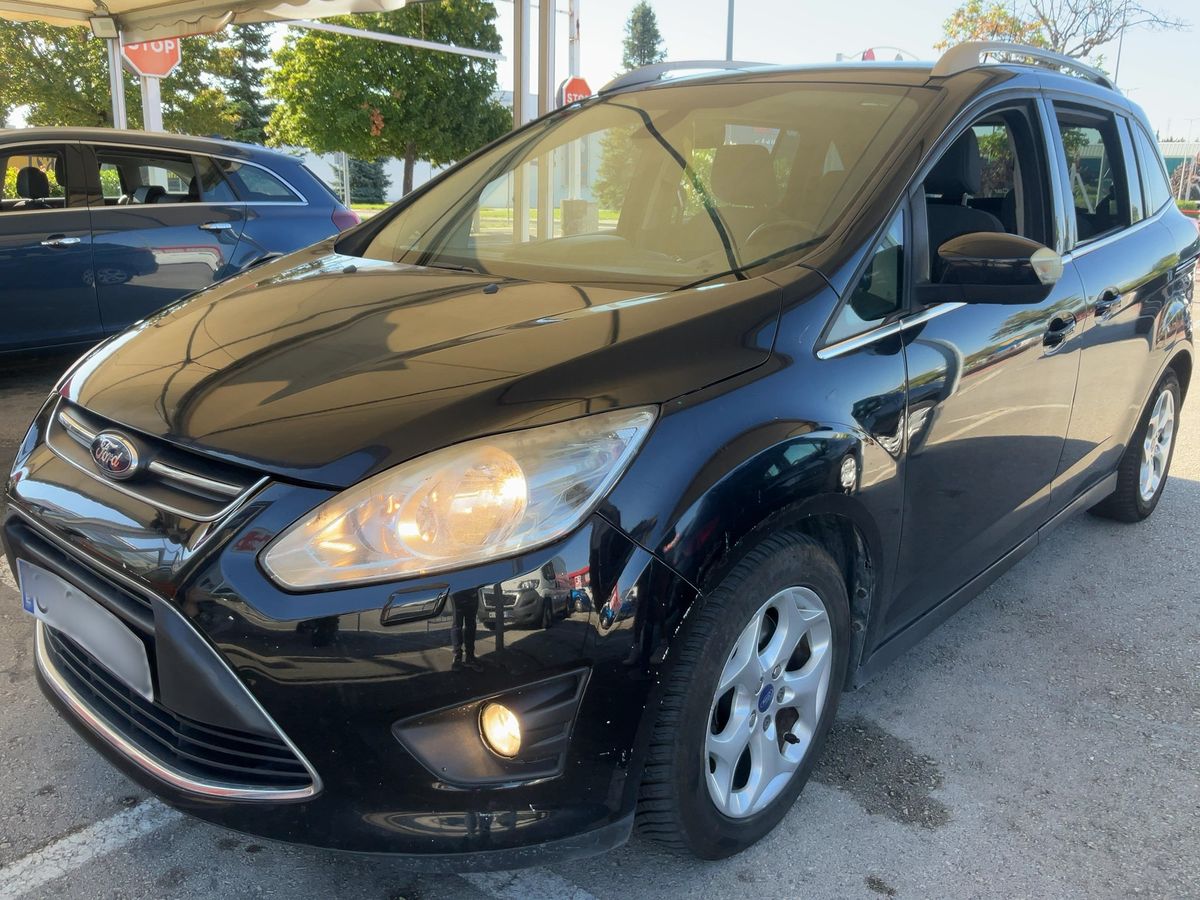 Ford Grand 2011