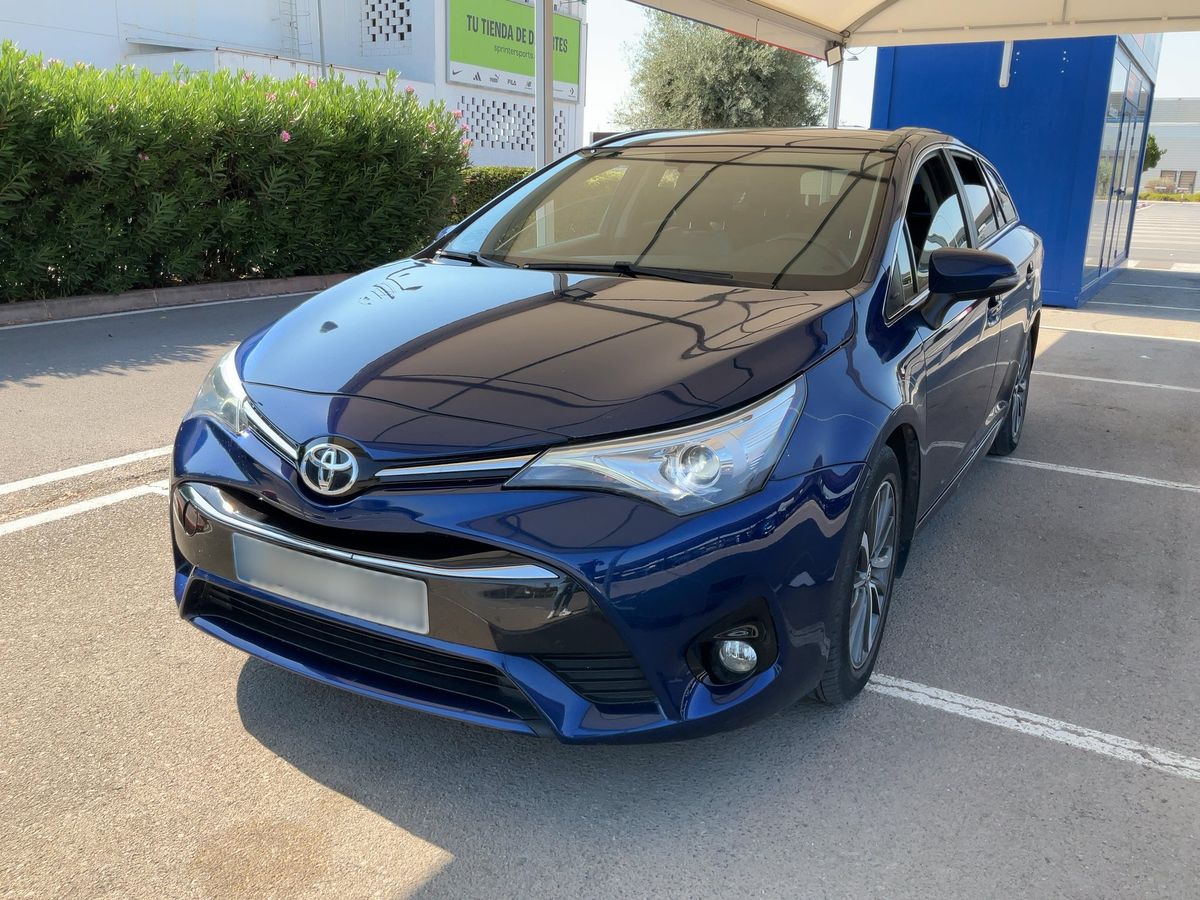 Toyota Avensis 2016 — photo 1