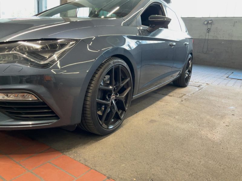 Seat Leon 2.0 TSI Cupra 300 4Drive 2019 – снимка 2