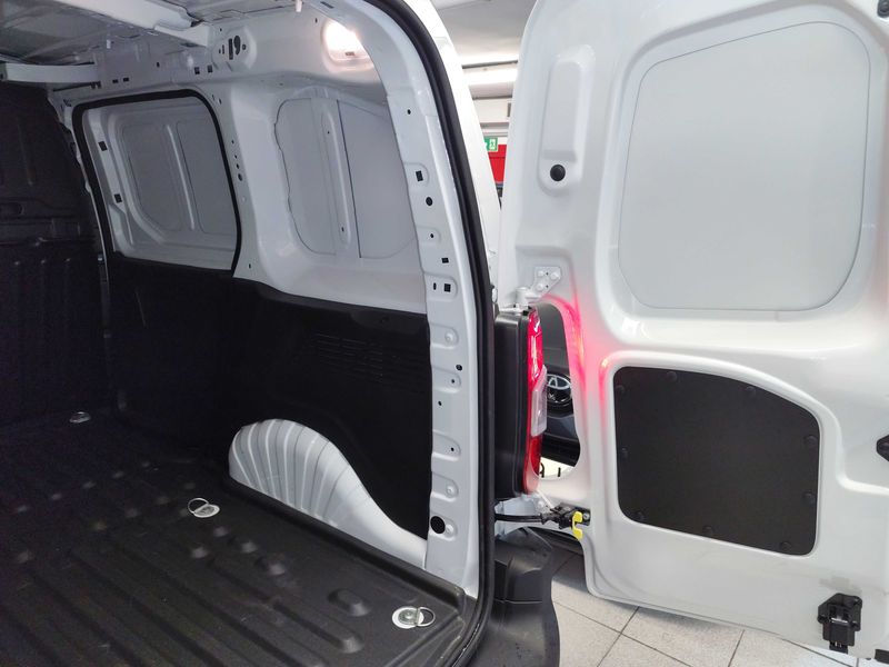 Toyota ProAce City 1.5 D-4D Van L1 VX — zdjęcie 16