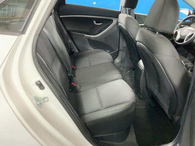 Hyundai i30 1.4 Trend blue — zdjęcie 14